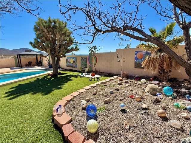 17305 N Lost Mine Drive, Dolan Springs, AZ 86441