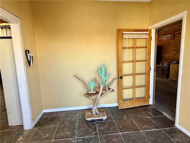 17305 N Lost Mine Drive, Dolan Springs, AZ 86441