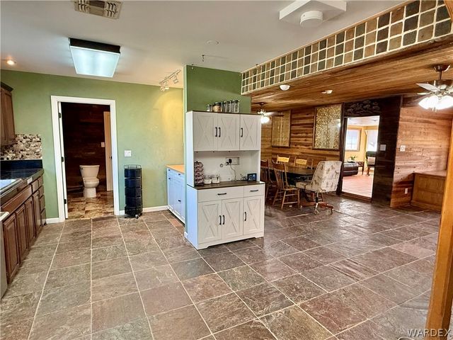 17305 N Lost Mine Drive, Dolan Springs, AZ 86441