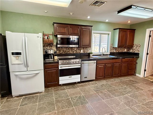 17305 N Lost Mine Drive, Dolan Springs, AZ 86441