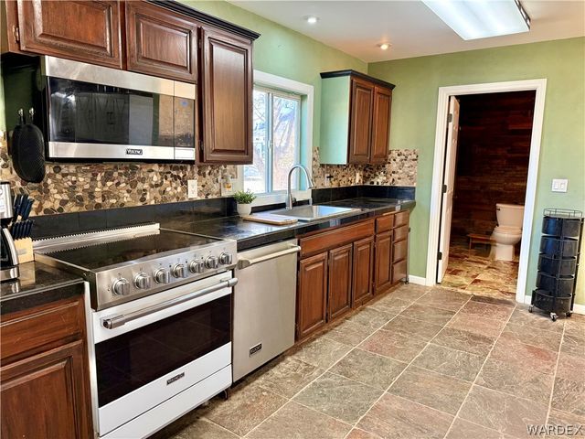 17305 N Lost Mine Drive, Dolan Springs, AZ 86441