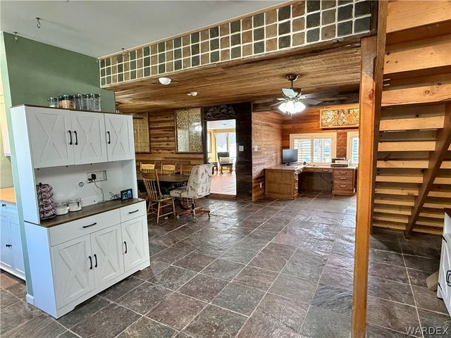 17305 N Lost Mine Drive, Dolan Springs, AZ 86441