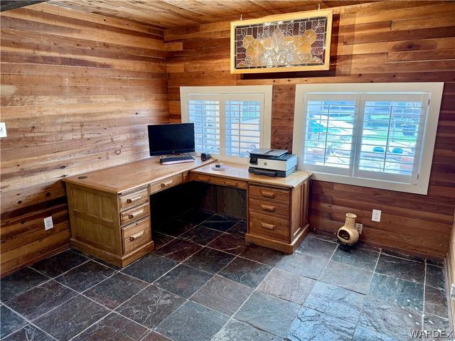 17305 N Lost Mine Drive, Dolan Springs, AZ 86441