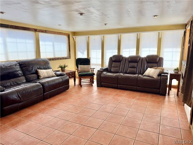 17305 N Lost Mine Drive, Dolan Springs, AZ 86441