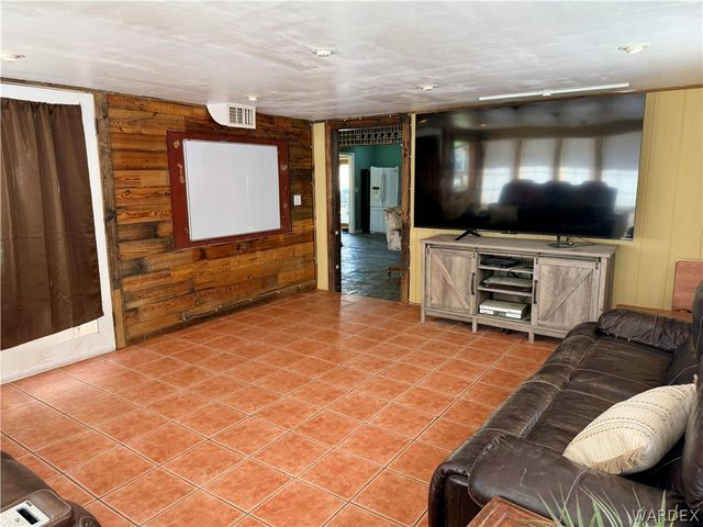 17305 N Lost Mine Drive, Dolan Springs, AZ 86441