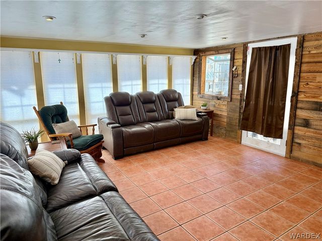 17305 N Lost Mine Drive, Dolan Springs, AZ 86441