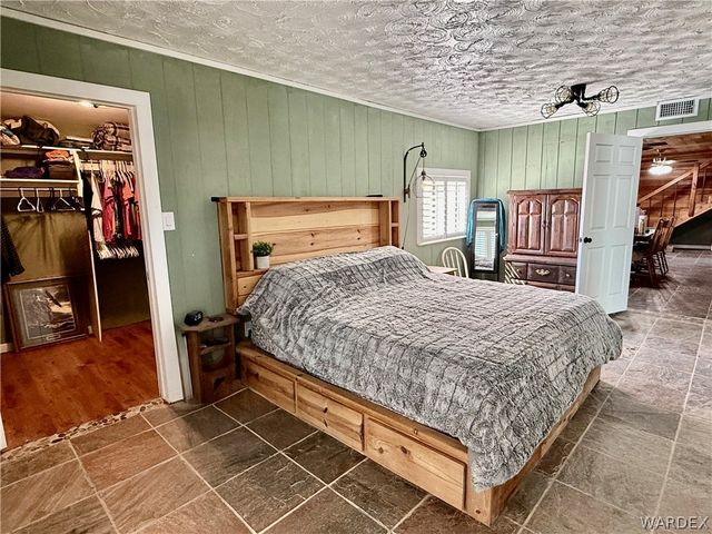 17305 N Lost Mine Drive, Dolan Springs, AZ 86441