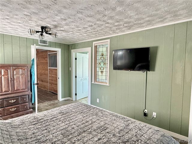 17305 N Lost Mine Drive, Dolan Springs, AZ 86441