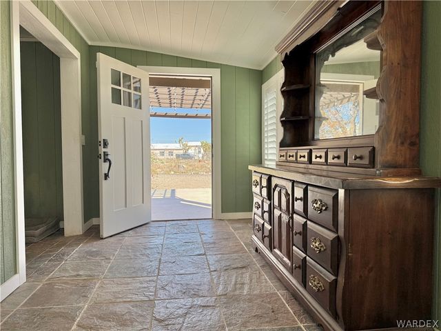 17305 N Lost Mine Drive, Dolan Springs, AZ 86441