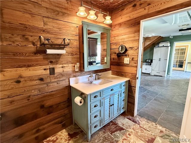 17305 N Lost Mine Drive, Dolan Springs, AZ 86441