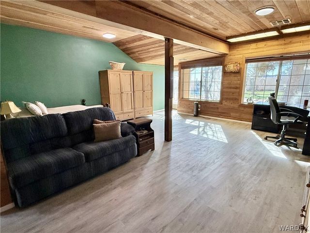 17305 N Lost Mine Drive, Dolan Springs, AZ 86441