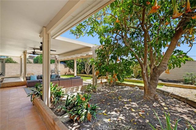 21052 Amberwick Lane, Huntington Beach, CA 92646
