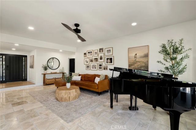 21052 Amberwick Lane, Huntington Beach, CA 92646