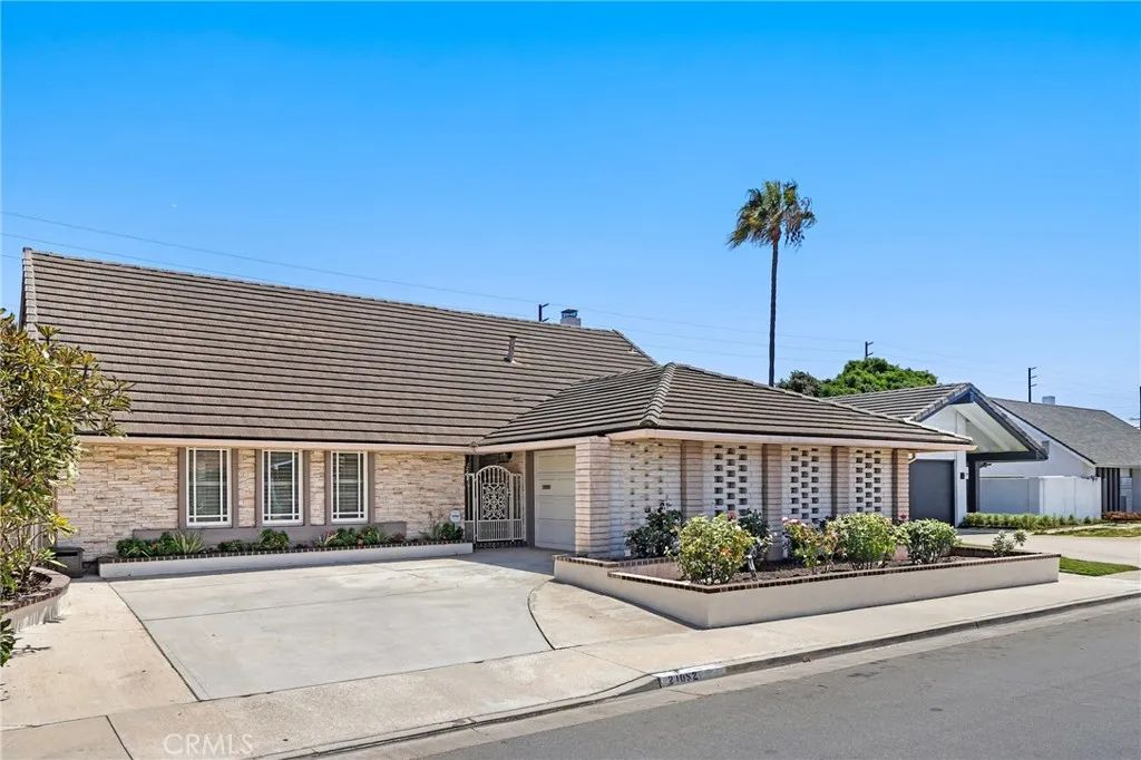 21052 Amberwick Lane, Huntington Beach, CA 92646