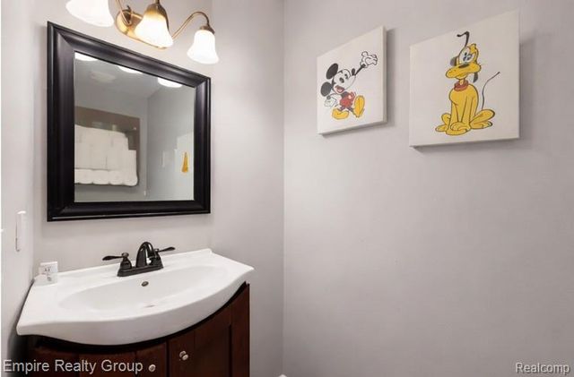 5925 Northridge Circle, Waterford, MI 48327