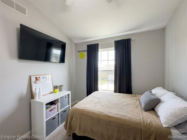 5925 Northridge Circle, Waterford, MI 48327