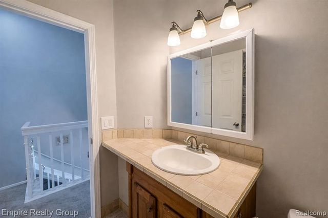 5925 Northridge Circle, Waterford, MI 48327