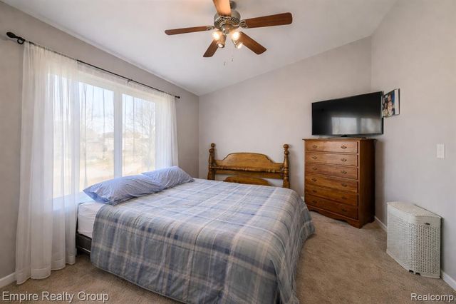 5925 Northridge Circle, Waterford, MI 48327