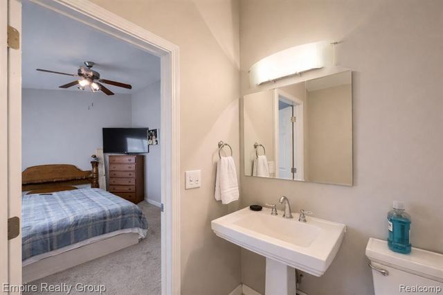 5925 Northridge Circle, Waterford, MI 48327