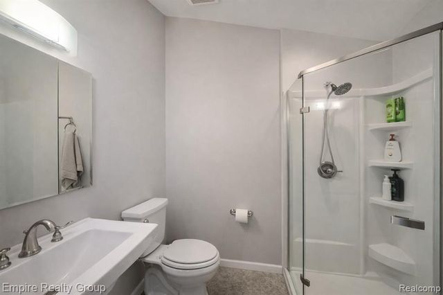 5925 Northridge Circle, Waterford, MI 48327