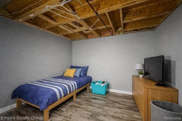 5925 Northridge Circle, Waterford, MI 48327