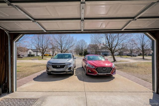 5925 Northridge Circle, Waterford, MI 48327