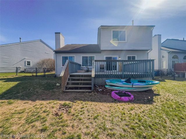 5925 Northridge Circle, Waterford, MI 48327