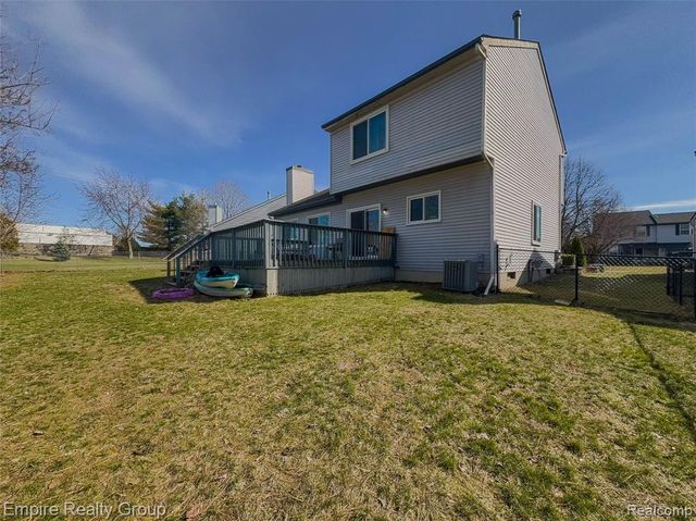 5925 Northridge Circle, Waterford, MI 48327