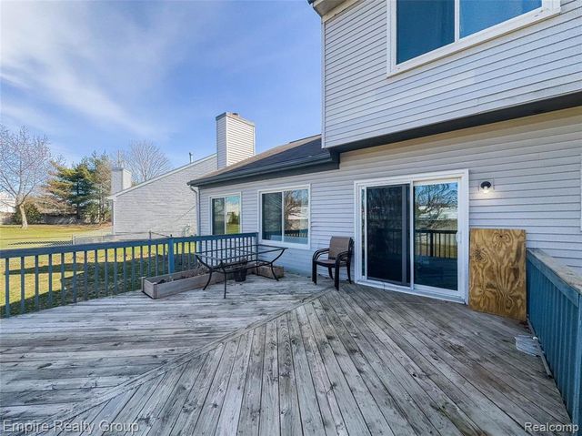 5925 Northridge Circle, Waterford, MI 48327