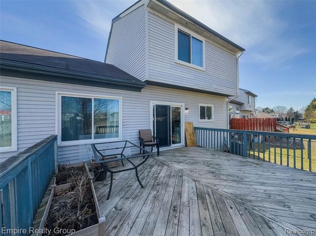 5925 Northridge Circle, Waterford, MI 48327