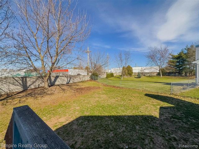 5925 Northridge Circle, Waterford, MI 48327