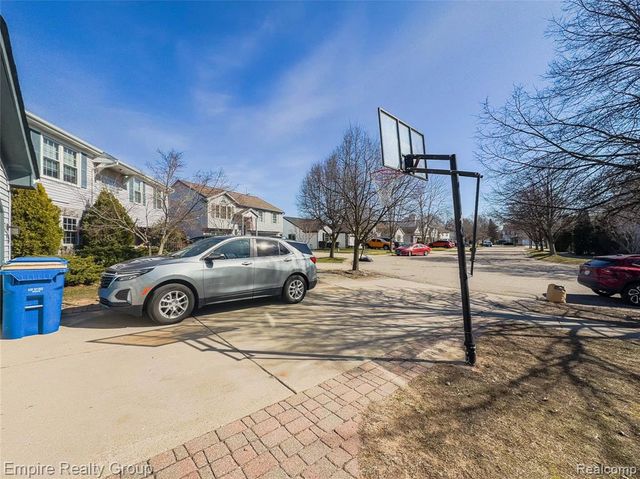 5925 Northridge Circle, Waterford, MI 48327