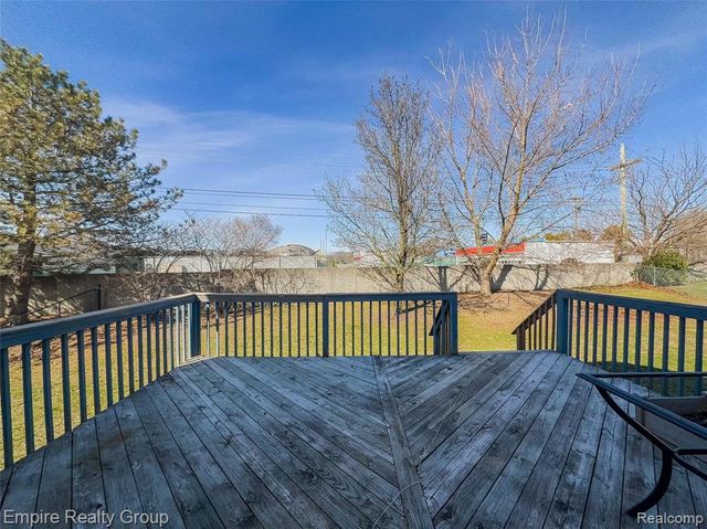 5925 Northridge Circle, Waterford, MI 48327