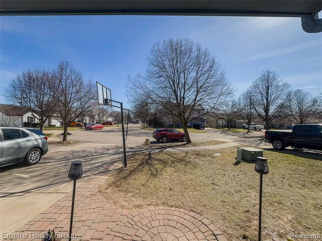 5925 Northridge Circle, Waterford, MI 48327