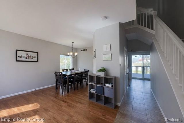 5925 Northridge Circle, Waterford, MI 48327