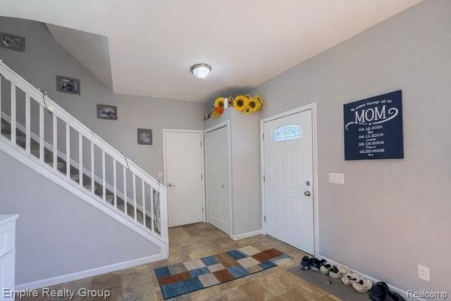 5925 Northridge Circle, Waterford, MI 48327