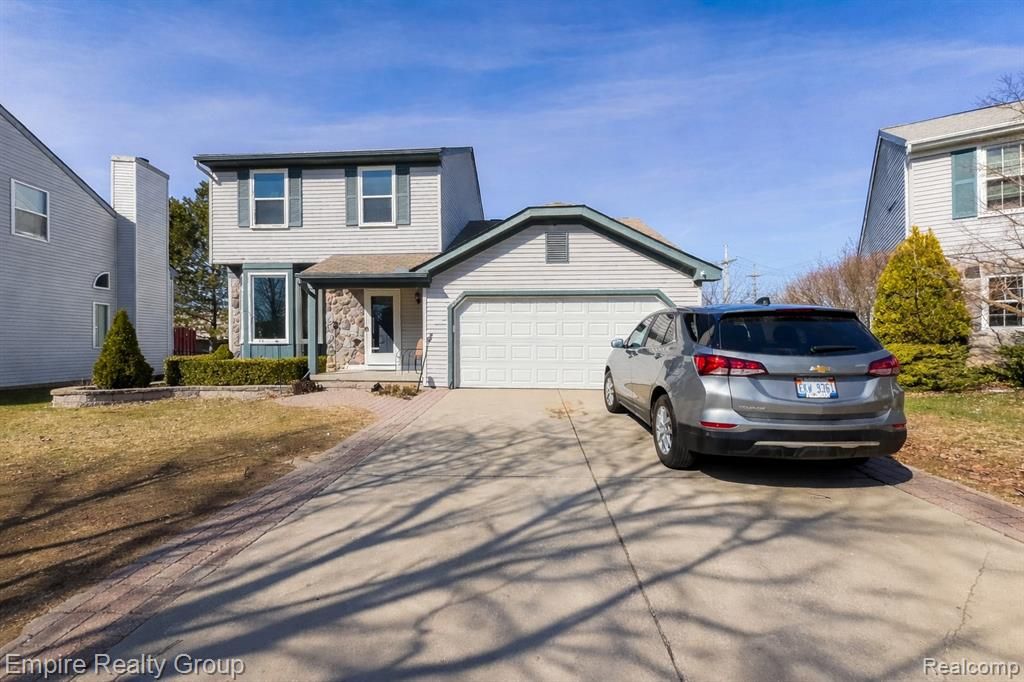 5925 Northridge Circle, Waterford, MI 48327