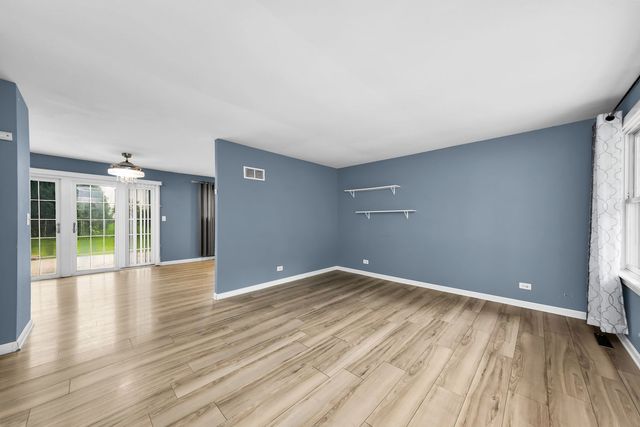 1529 Ronzheimer Avenue, St. Charles, IL 60174