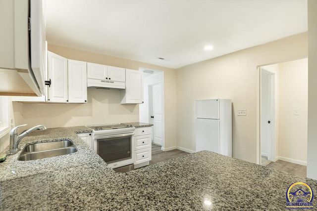 2723 SE Monroe ST, Topeka, KS 66605