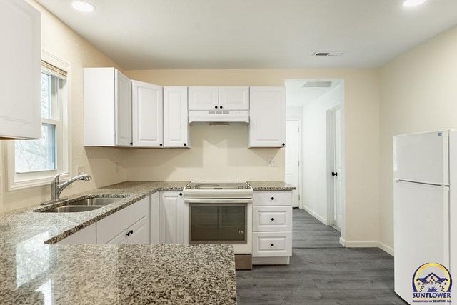 2723 SE Monroe ST, Topeka, KS 66605