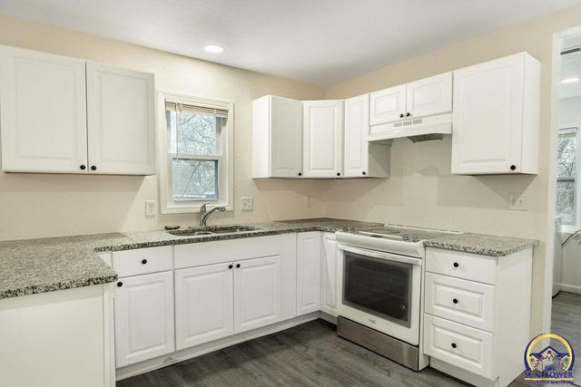 2723 SE Monroe ST, Topeka, KS 66605