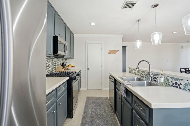 1250 W 18th Street, Houston, TX 77008