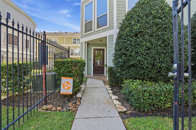 1250 W 18th Street, Houston, TX 77008
