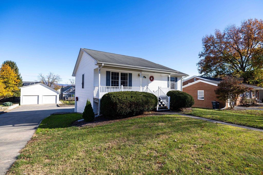 1072 COLLEGE AVE, Harrisonburg, VA 22802