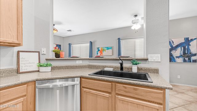 2565 S SIGNAL BUTTE Road 52, Mesa, AZ 85209