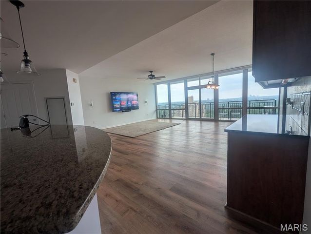 4909 Laclede Avenue 1606, St Louis, MO 63108