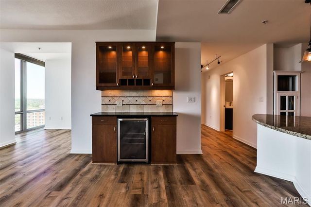 4909 Laclede Avenue 1606, St Louis, MO 63108