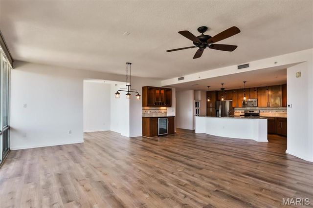 4909 Laclede Avenue 1606, St Louis, MO 63108