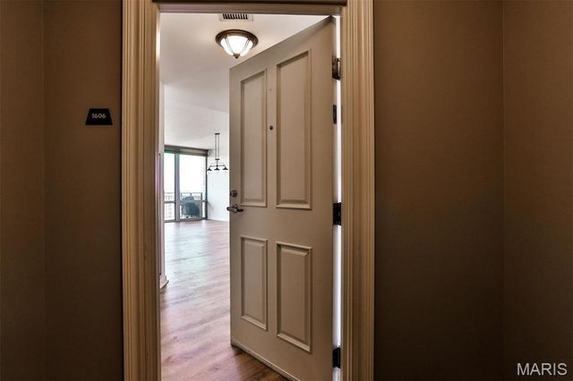 4909 Laclede Avenue 1606, St Louis, MO 63108