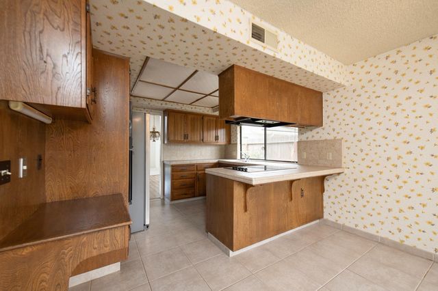 6271 N Prospect Avenue, Fresno, CA 93711